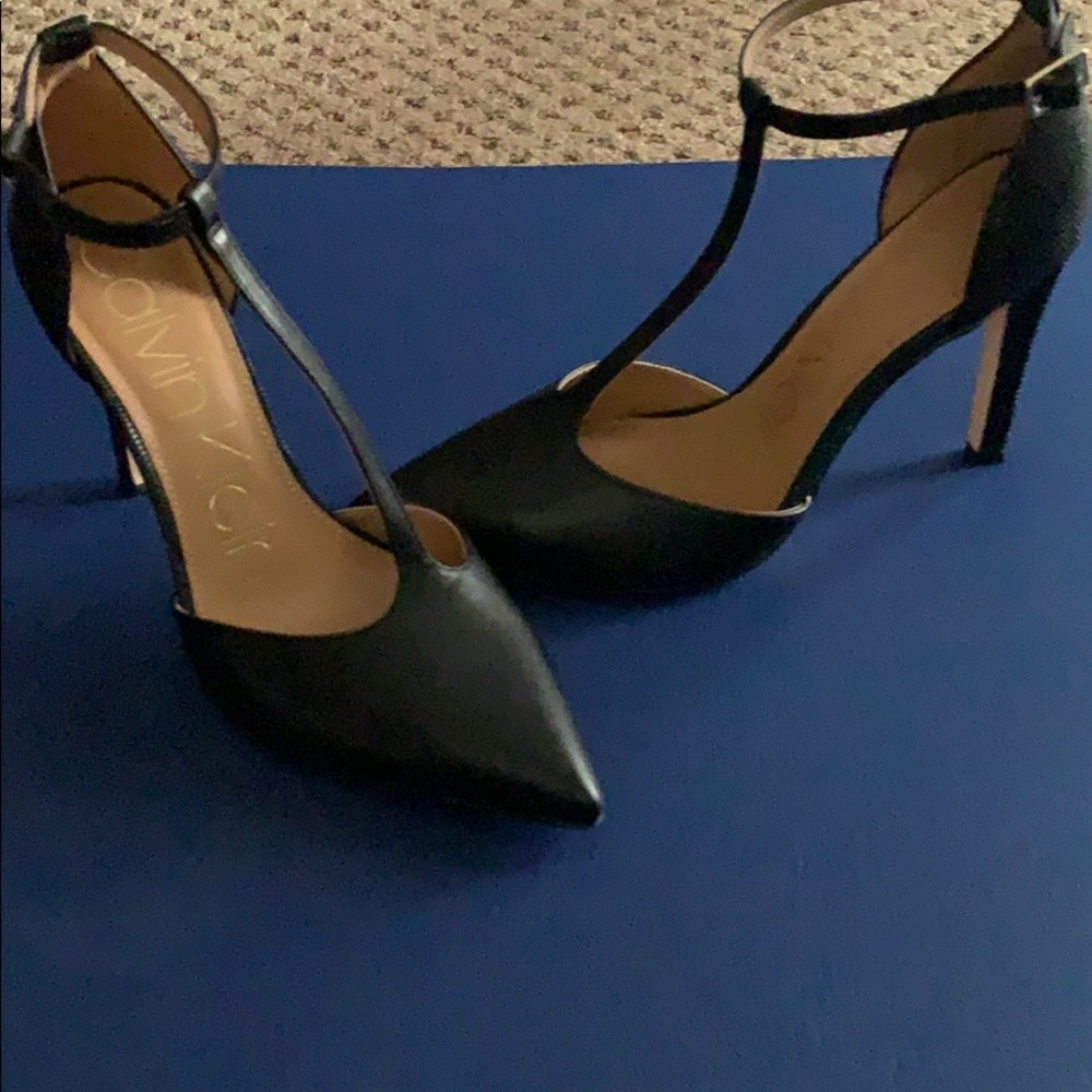 Shoes - Picture 2 of 7